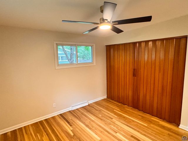 1909 SW 34th ST, Topeka, KS 66611
