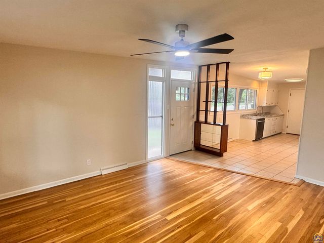 1909 SW 34th ST, Topeka, KS 66611