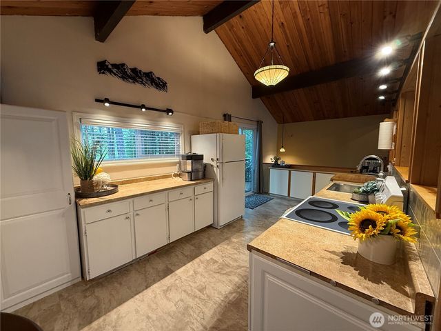811 N Potlatch Drive, Hoodsport, WA 98548