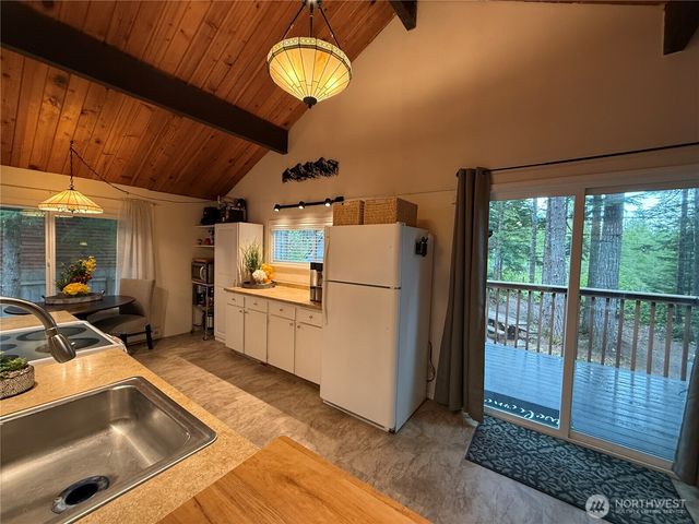 811 N Potlatch Drive, Hoodsport, WA 98548