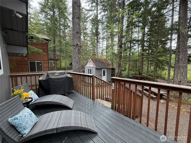 811 N Potlatch Drive, Hoodsport, WA 98548