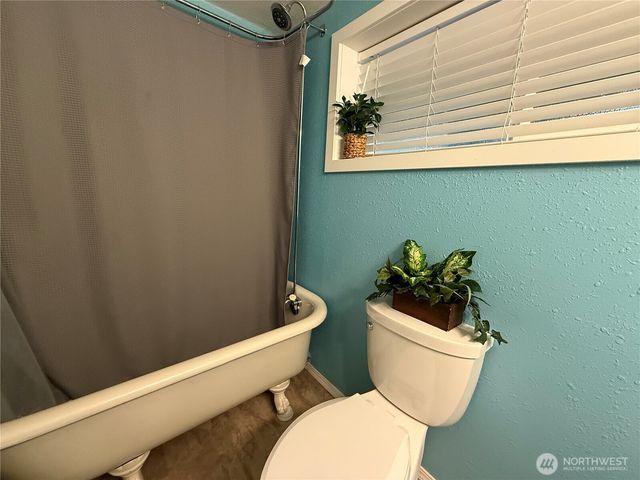 811 N Potlatch Drive, Hoodsport, WA 98548