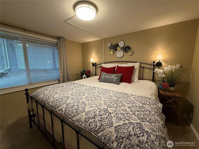 811 N Potlatch Drive, Hoodsport, WA 98548