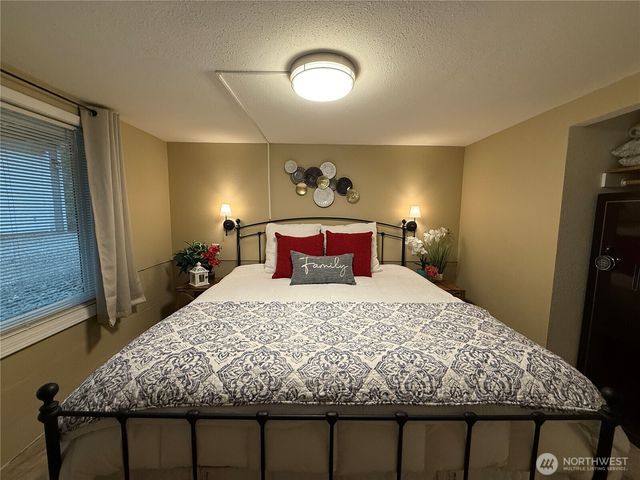 811 N Potlatch Drive, Hoodsport, WA 98548