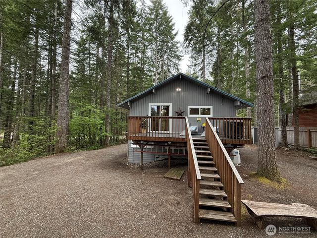 811 N Potlatch Drive, Hoodsport, WA 98548