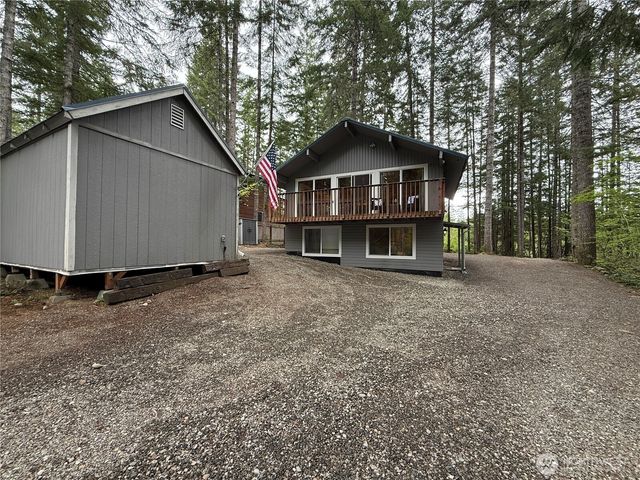 811 N Potlatch Drive, Hoodsport, WA 98548