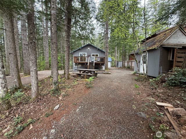 811 N Potlatch Drive, Hoodsport, WA 98548