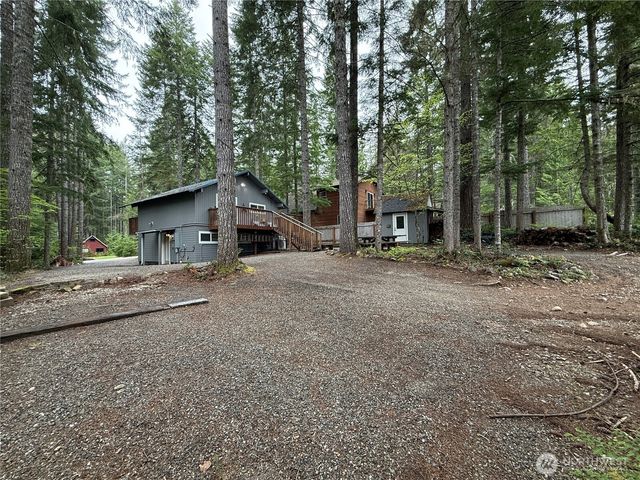 811 N Potlatch Drive, Hoodsport, WA 98548