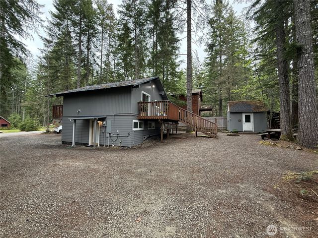 811 N Potlatch Drive, Hoodsport, WA 98548