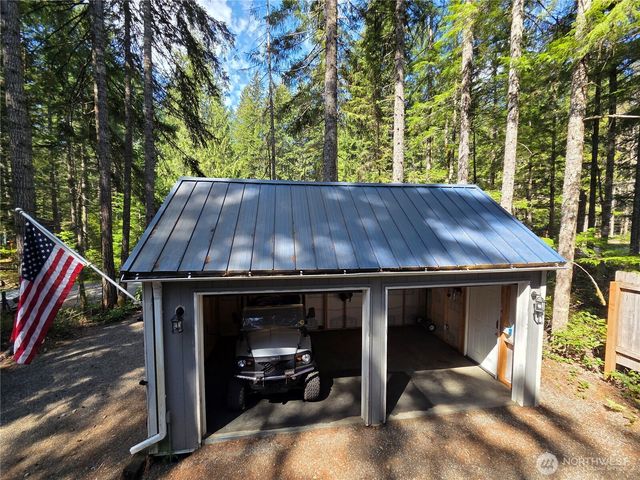 811 N Potlatch Drive, Hoodsport, WA 98548