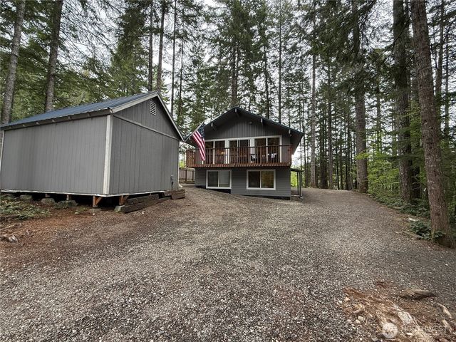 811 N Potlatch Drive, Hoodsport, WA 98548