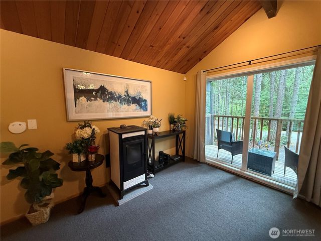 811 N Potlatch Drive, Hoodsport, WA 98548