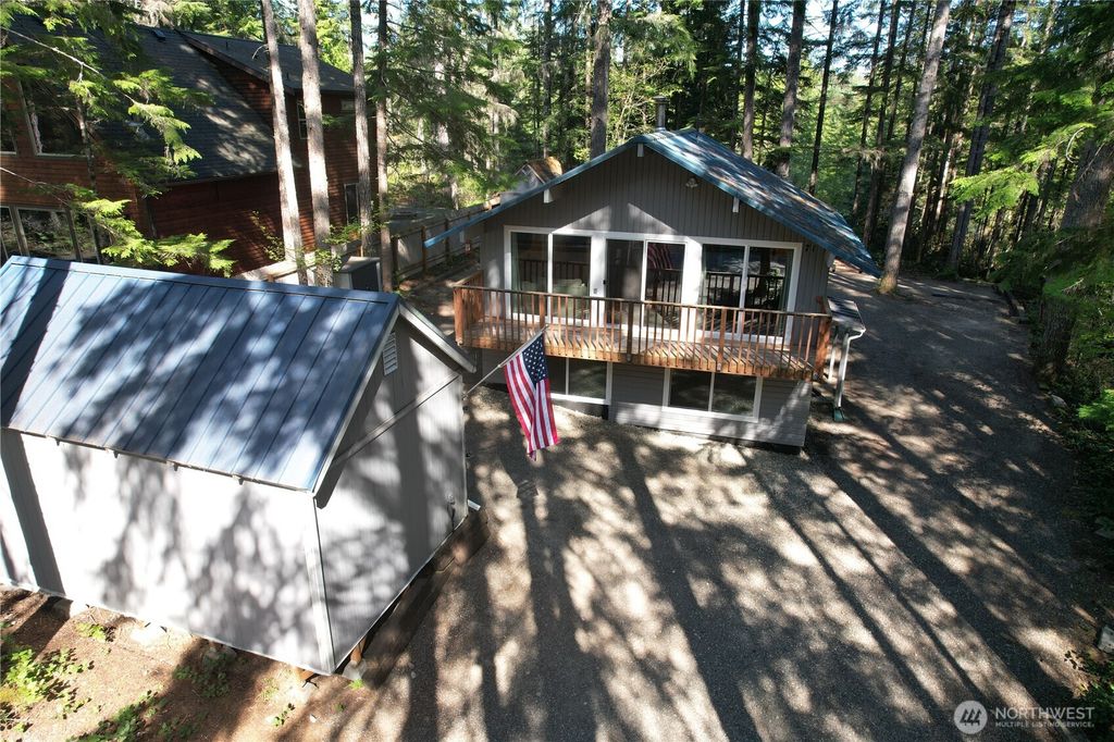 811 N Potlatch Drive, Hoodsport, WA 98548