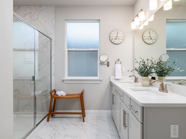 167 Victoria Peak LOOP, Dripping Springs, TX 78620