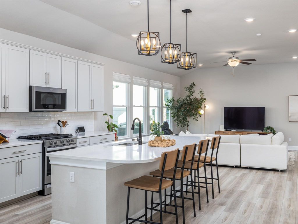 167 Victoria Peak LOOP, Dripping Springs, TX 78620