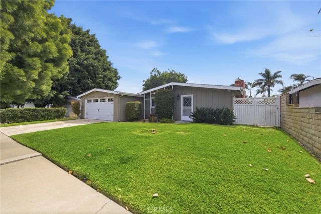 2128 College, Costa Mesa, CA 92627