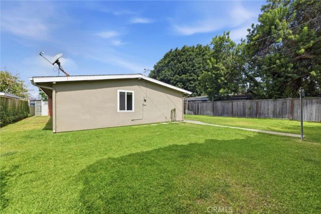 2128 College, Costa Mesa, CA 92627