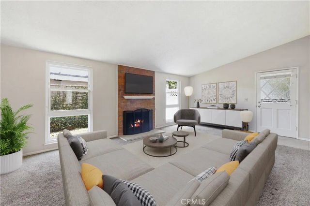 2128 College, Costa Mesa, CA 92627