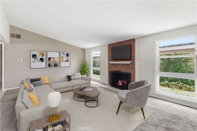 2128 College, Costa Mesa, CA 92627