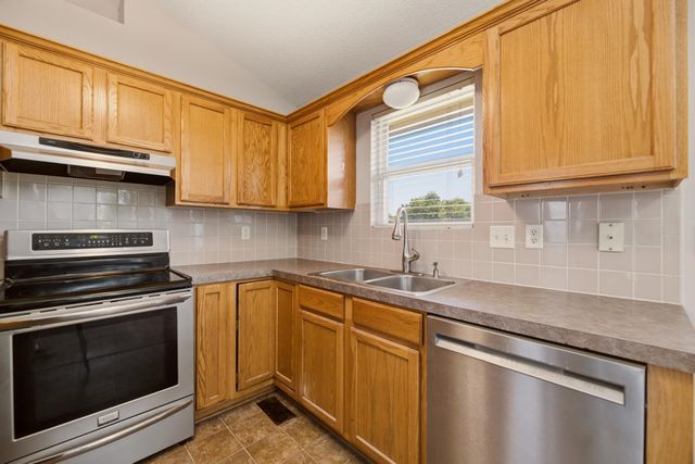 2510 S Cooper St, Wichita, KS 67210