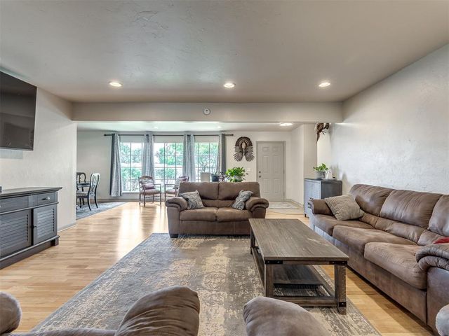 7329 Crown Point Road, Oklahoma City, OK 73132