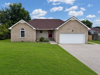 2017 Smith Cir, Greenbrier, TN 37073