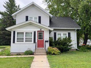 410 W Court STREET, Elkhorn, WI 53121