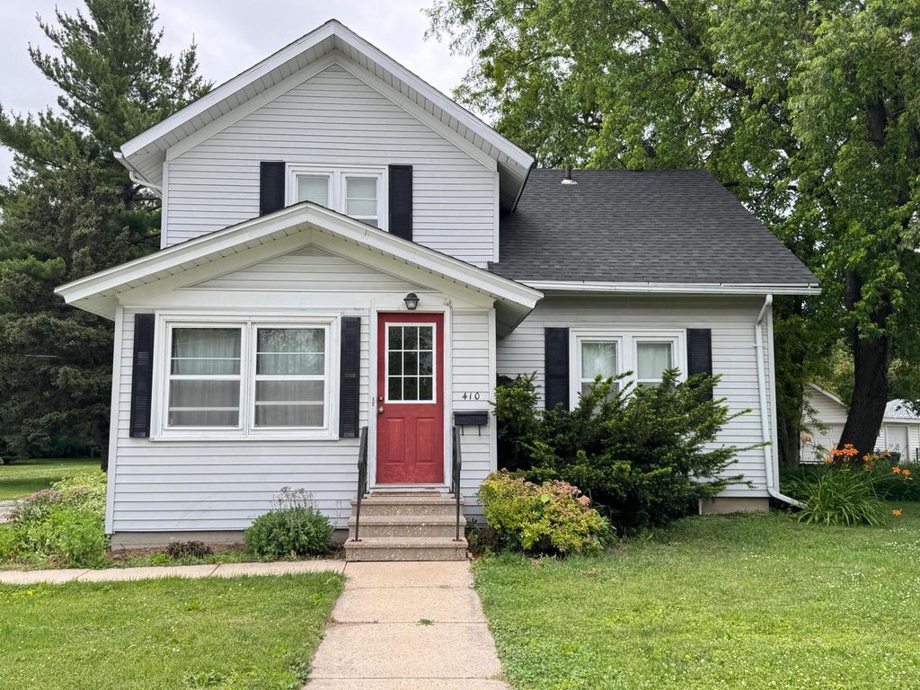 410 W Court STREET, Elkhorn, WI 53121