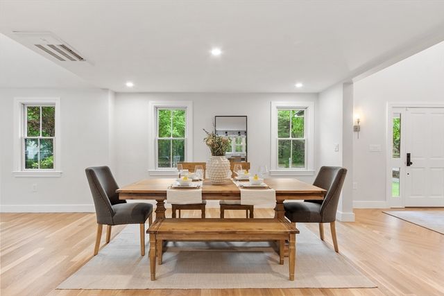127 Lee Dr, Concord, MA 01742