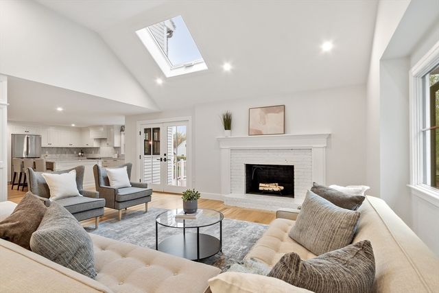 127 Lee Dr, Concord, MA 01742