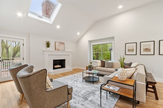 127 Lee Dr, Concord, MA 01742