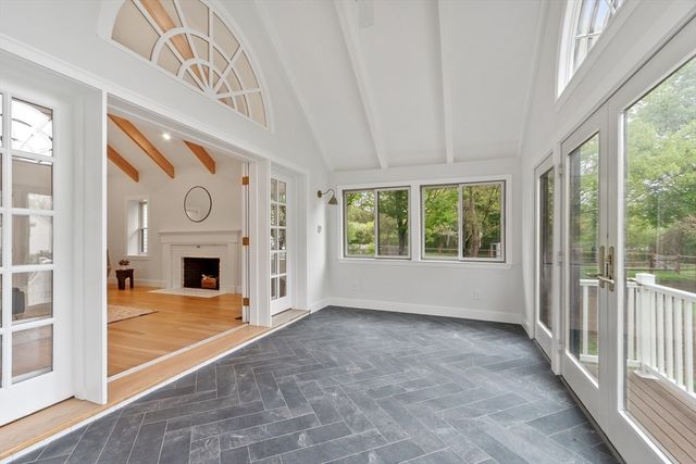 127 Lee Dr, Concord, MA 01742