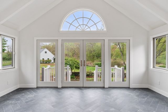 127 Lee Dr, Concord, MA 01742