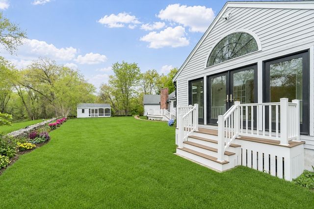 127 Lee Dr, Concord, MA 01742