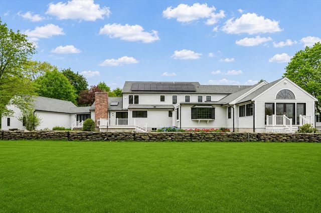127 Lee Dr, Concord, MA 01742