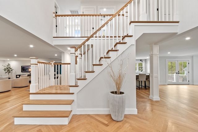 127 Lee Dr, Concord, MA 01742