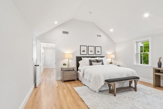 127 Lee Dr, Concord, MA 01742