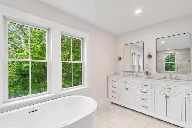 127 Lee Dr, Concord, MA 01742