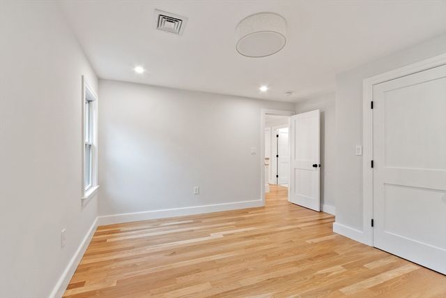 127 Lee Dr, Concord, MA 01742