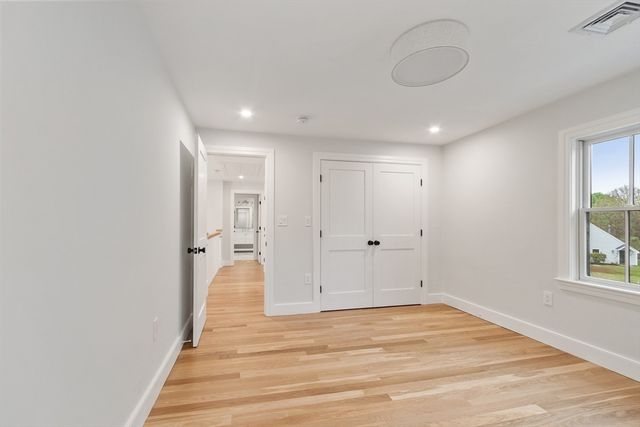 127 Lee Dr, Concord, MA 01742