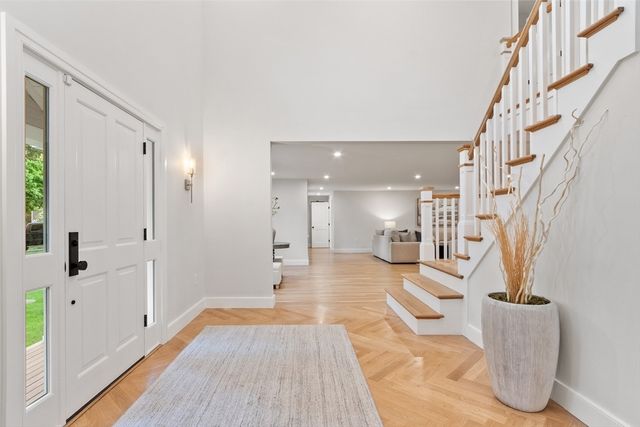 127 Lee Dr, Concord, MA 01742