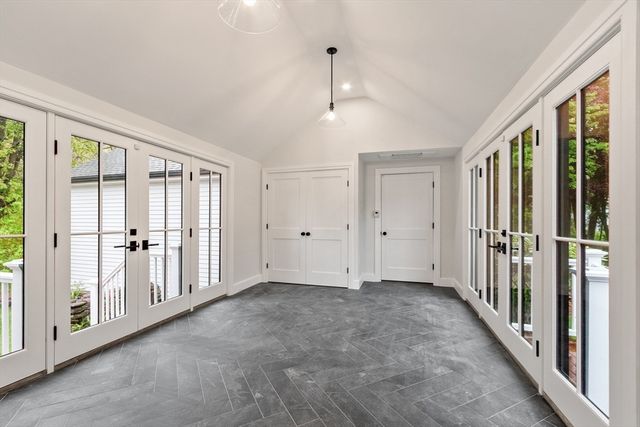 127 Lee Dr, Concord, MA 01742