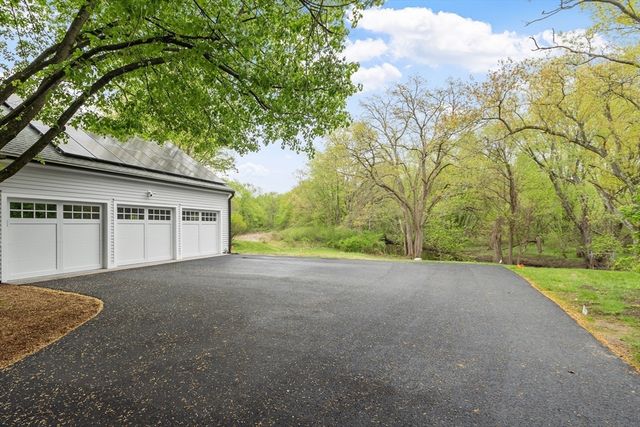 127 Lee Dr, Concord, MA 01742