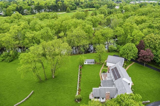 127 Lee Dr, Concord, MA 01742