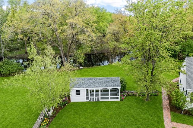 127 Lee Dr, Concord, MA 01742