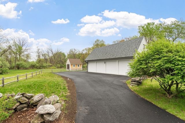 127 Lee Dr, Concord, MA 01742