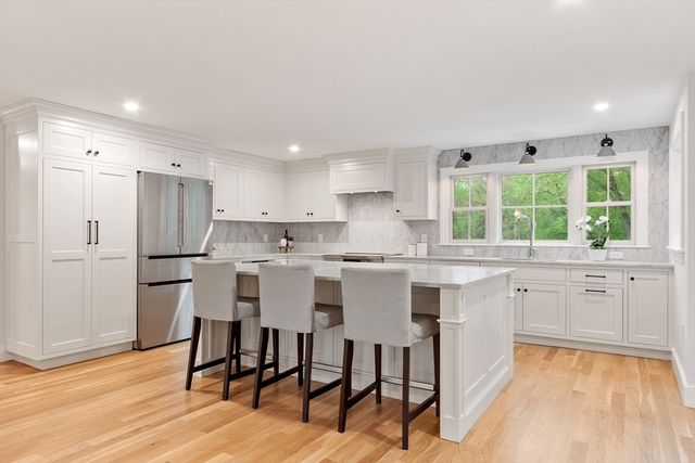 127 Lee Dr, Concord, MA 01742