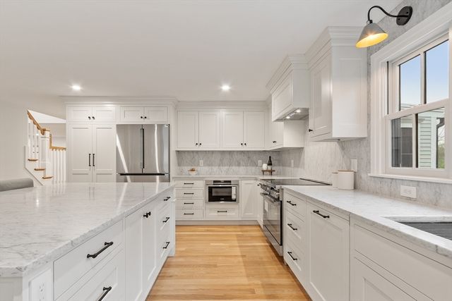 127 Lee Dr, Concord, MA 01742