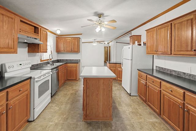 1111 S JEFFERSON Street, Salem, IL 62881