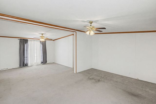 1111 S JEFFERSON Street, Salem, IL 62881